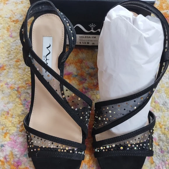 Black Jewled Evening Shoes Size 6.5 NWB - Picture 3 of 3